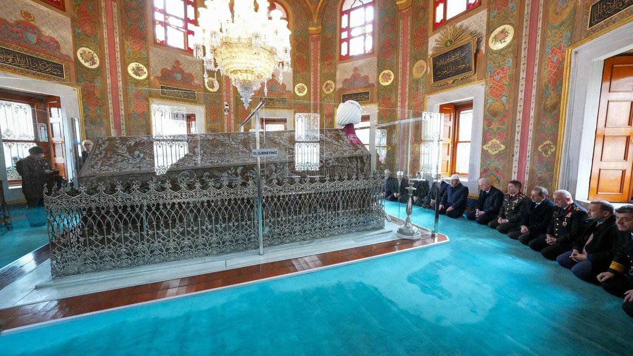 Fatih Sultan Mehmet, vefatının 545'inci yılında kabri başında anıldı