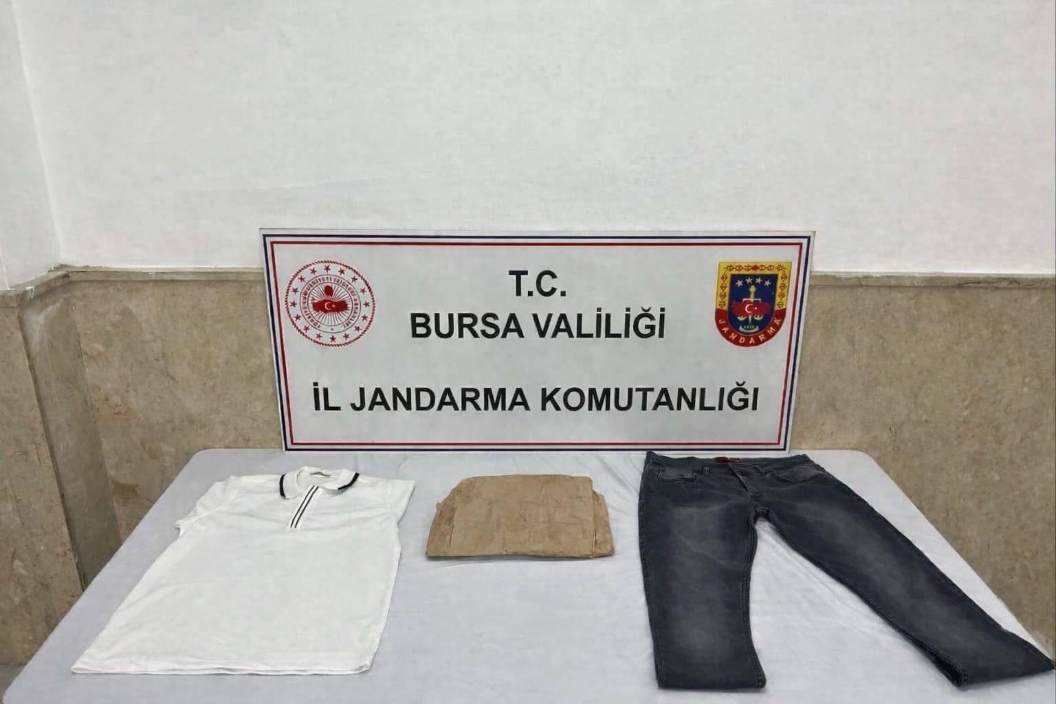Kıyafete emdirdiği uyuşturucuyu kargo ile cezaevine gönderirken yakalandı