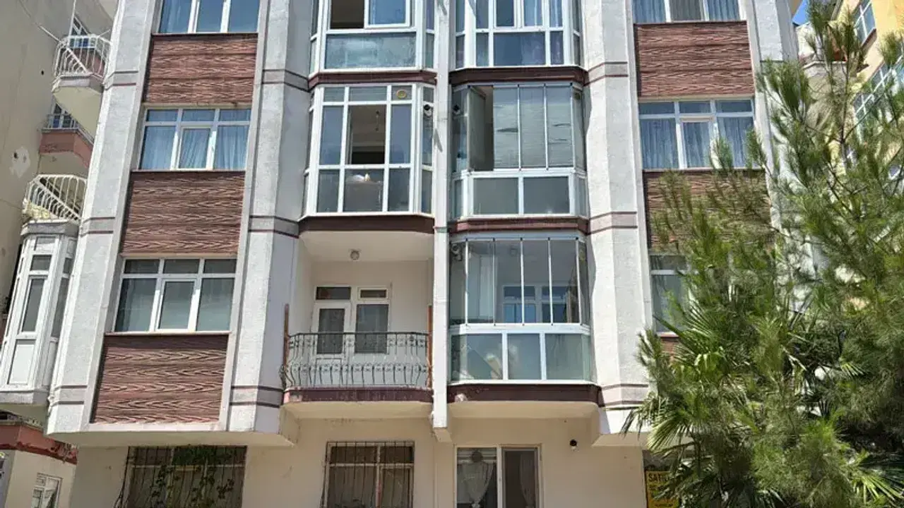 Ablasının cesedi ile 1 hafta aynı evde kalan engelli, hastaneye kaldırıldı