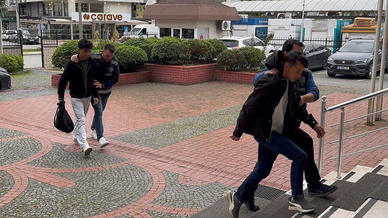 Ehliyet sınavı için kopya düzeneği kuranlara suçüstü; 5 gözaltı