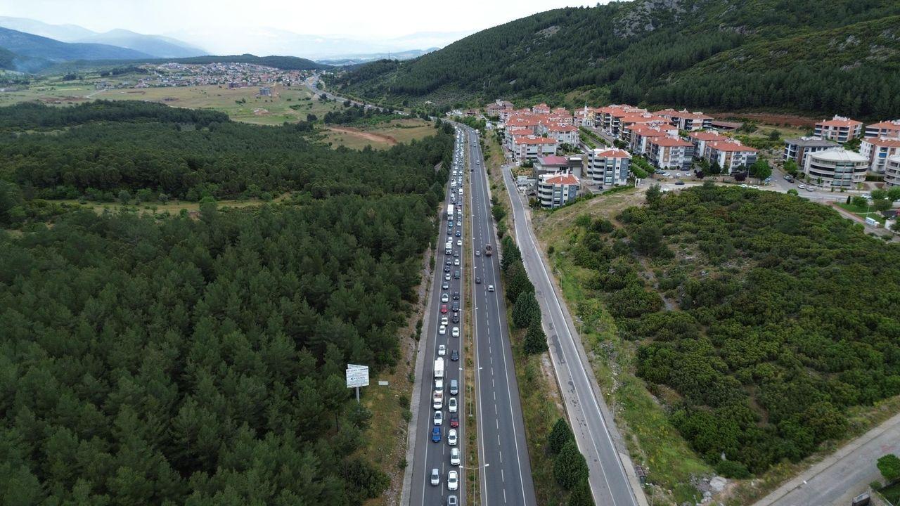 Muğla'ya tatilci akını; kilometrelerce araç kuyruğu oluştu