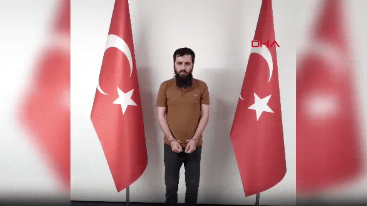 MİT’in Suriye’de gerçekleştirdiği operasyonda 10 DEAŞ’lı yakalanarak Türkiye’ye getirildi