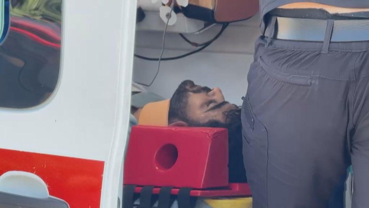 Eyüpsultan'da hafriyat kamyonu devrildi: 2 yaralı