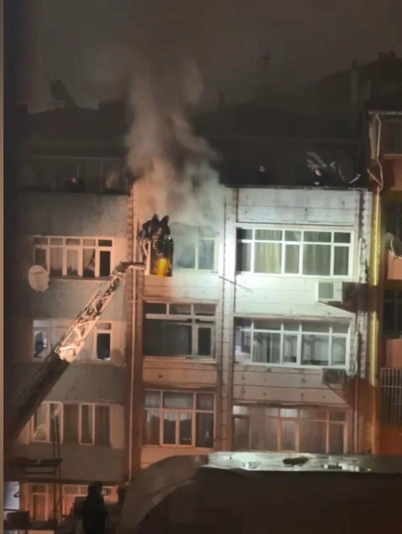 Fatih'te eşini öldüren koca evi ateşe verdi