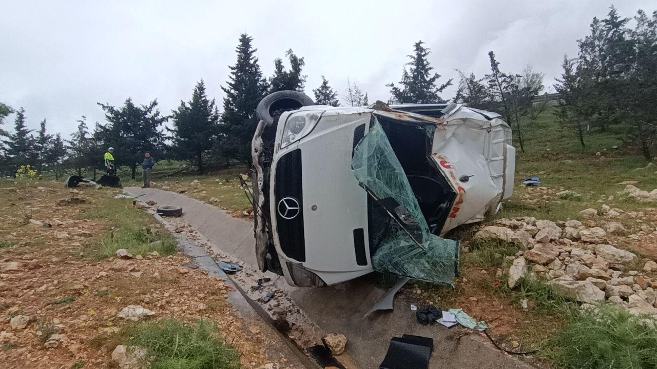 Gaziantep'te işçi servisi devrildi; 16 yaralı