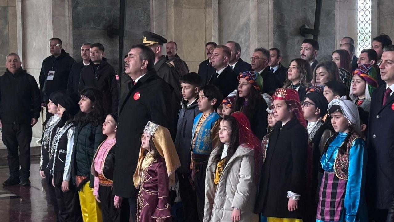 Bakan Tekin, öğrencilerle Anıtkabir'i ziyaret etti