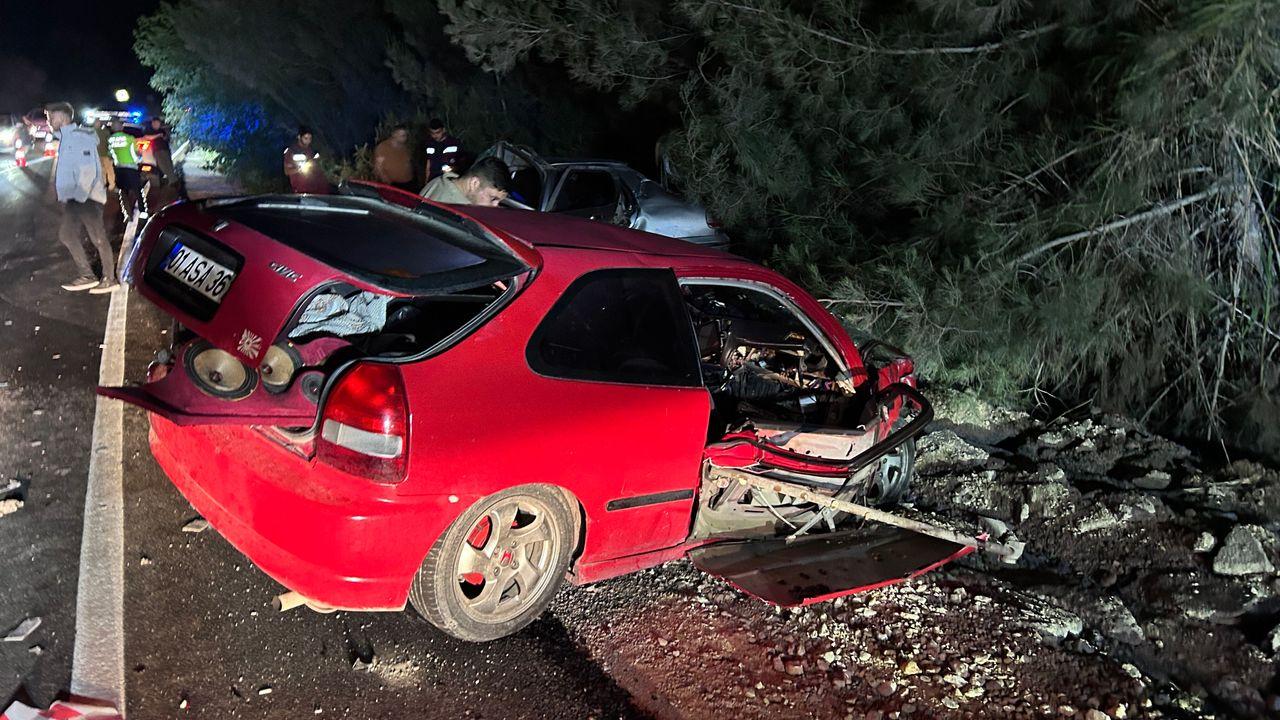 Adana'da iki otomobil çarpıştı: 2 ölü, 3 yaralı