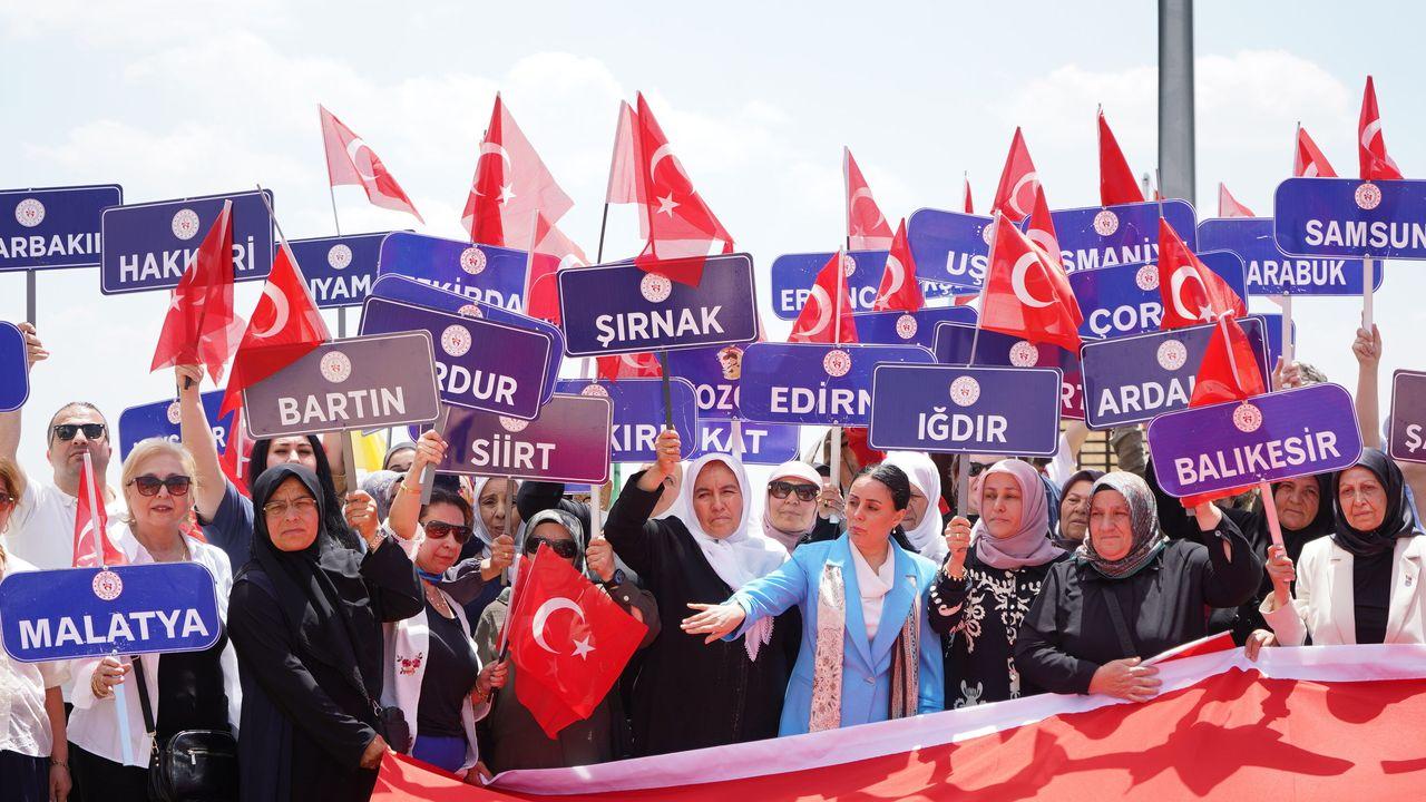 81 ilden gelen şehit aileleri Cudi Dağı’ndaki şehitliği ziyaret etti