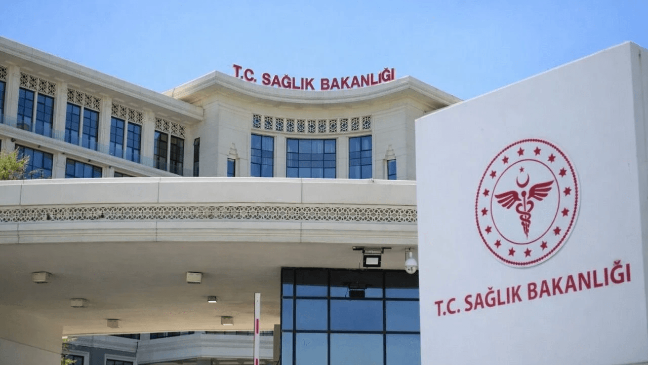 Sağlık Bakanlığı: Gemideki 3 Türk vatandaşı Türkiye'ye getirilecek