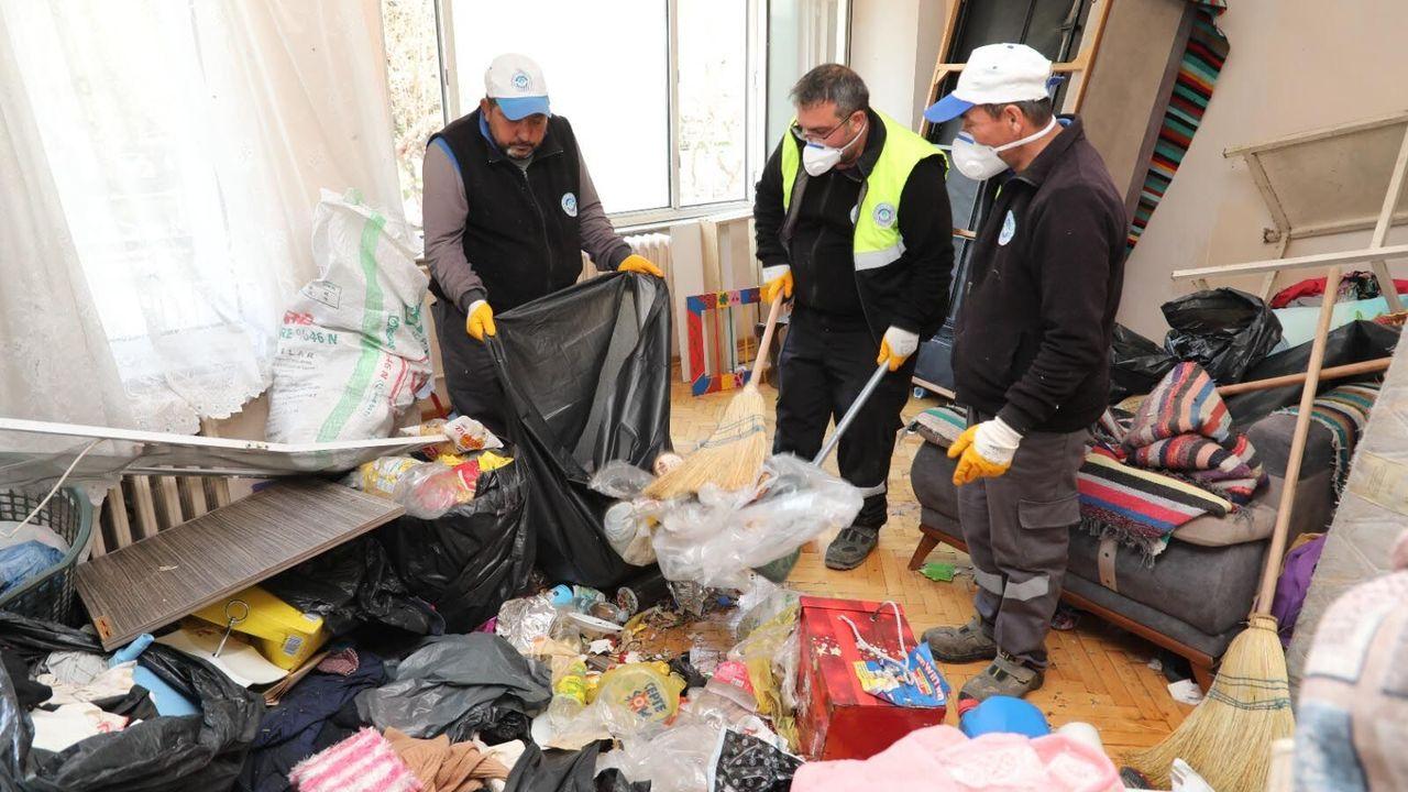 Eskişehir’de evden 5 kamyon çöp çıktı