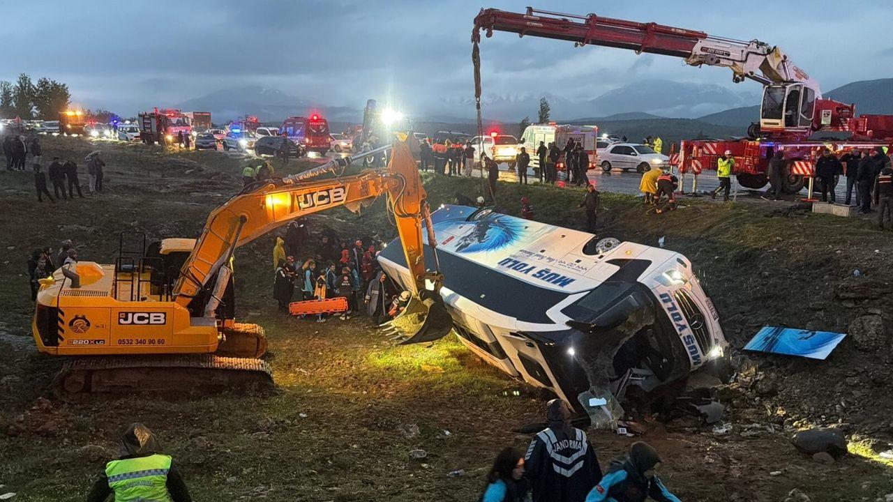 Malatya’daki otobüs kazasında ölen 3 kişinin kimlik tespiti yapıldı