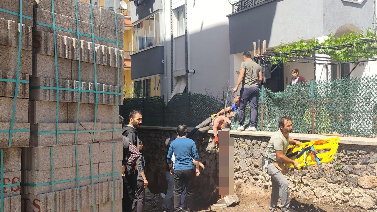 4’üncü kattan düşen işçi sırtına saplanan demirle hastaneye kaldırıldı