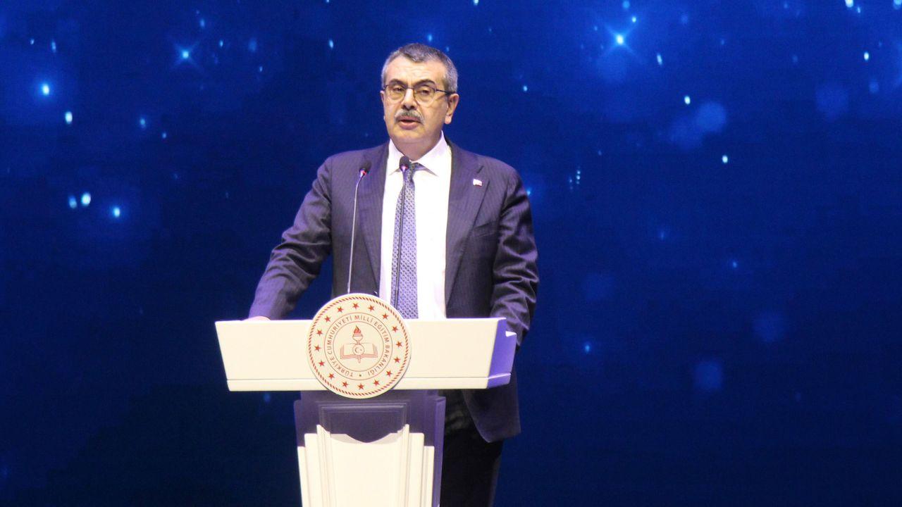 Bakan Tekin: Evlatlarımızı ekranların insafına terk etmemeliyiz