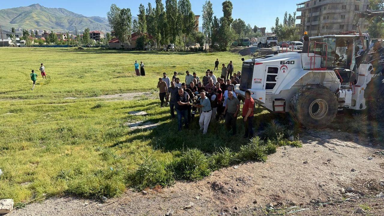 Minibüs ile kamyon çarpıştı: 2 ölü, 3 yaralı