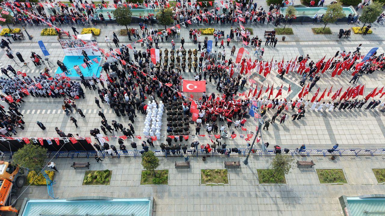 Samsun’da 19 Mayıs kutlamalarında ‘Bayrak Devir Teslim’ töreni