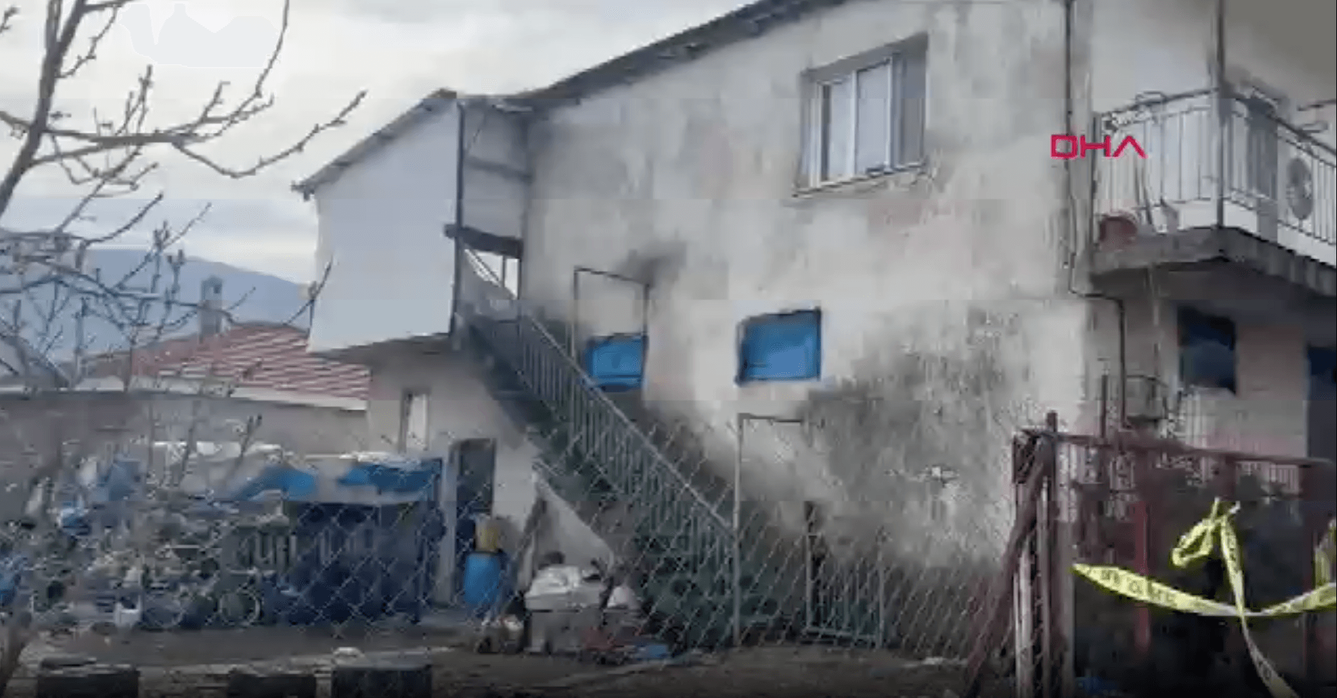 Boşanma aşamasındaki eşinin ailesinin evini bastı; 4 ölü
