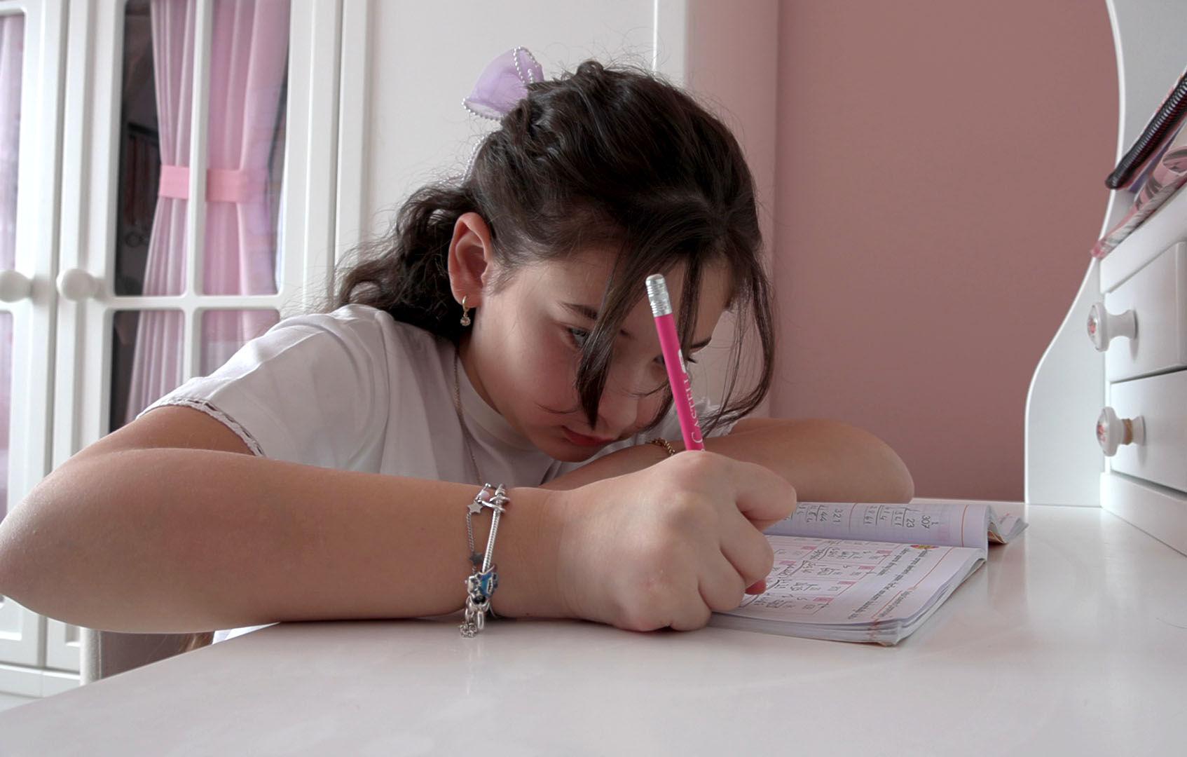 10 yaşındaki Lina, matematikte dünya birincisi oldu