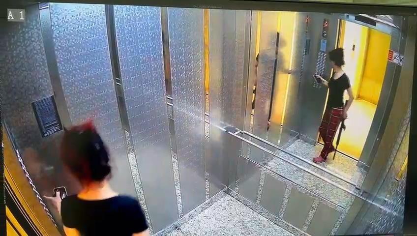 Sultangazi'de ayrıldığı sevgilisinin evine pompalı tüfekle ateş eden kadın tutuklandı