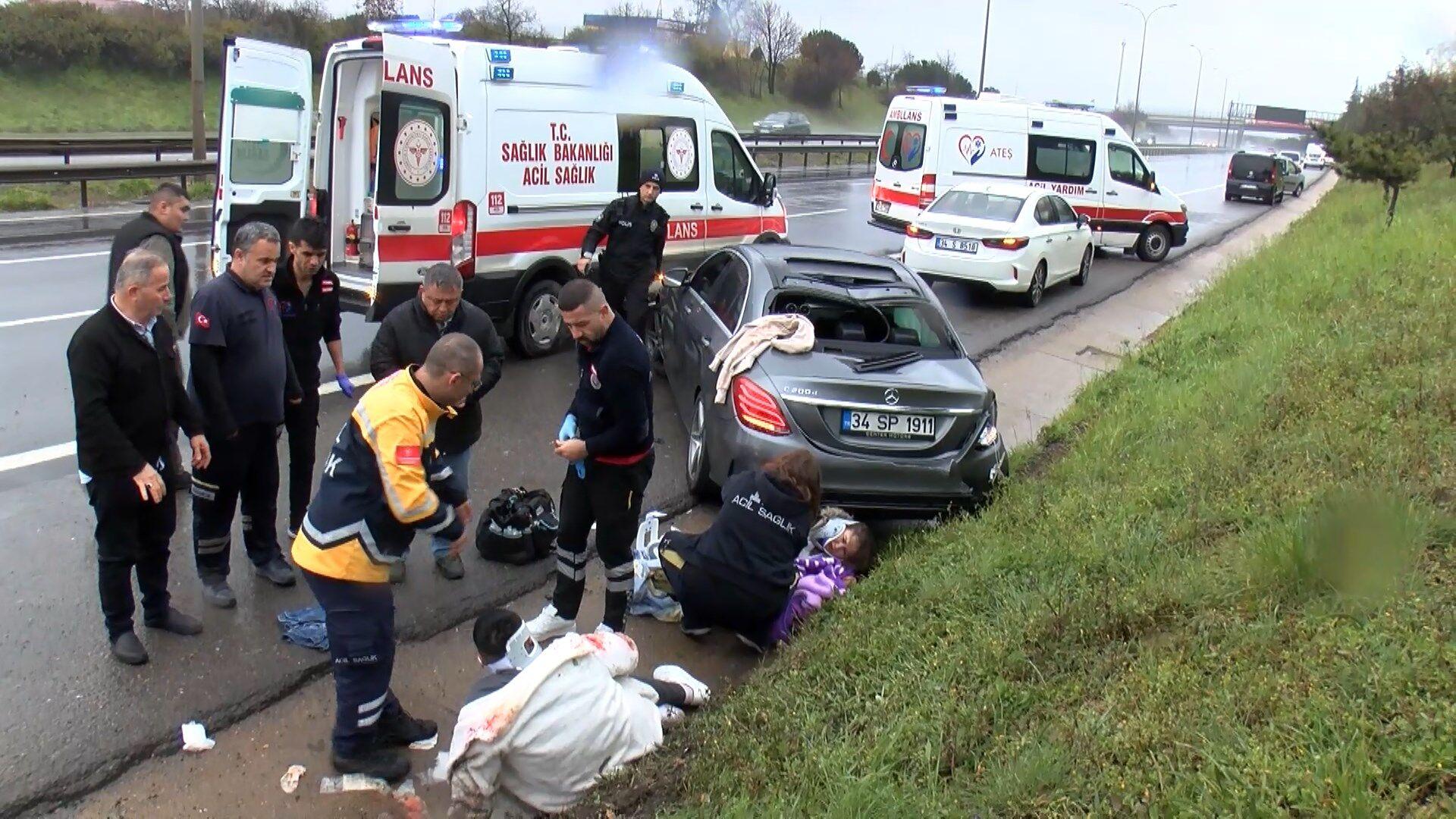 Tuzla TEM Otoyolu'nda kaza yapan otomobile başka araç çarptı; 2 si çocuk 7 yaralı