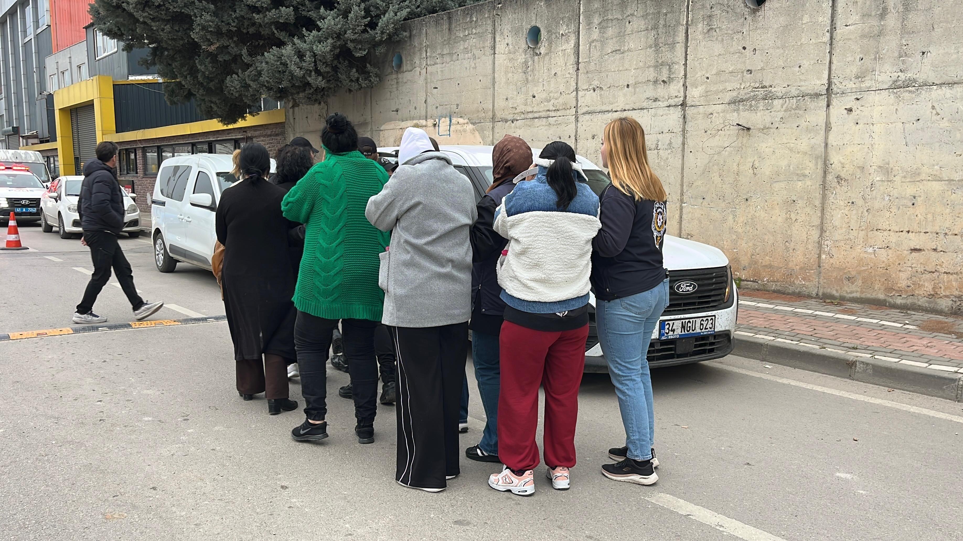 Kocaeli merkezli dolandırıcılık operasyonu; 25 şüpheli adliyede