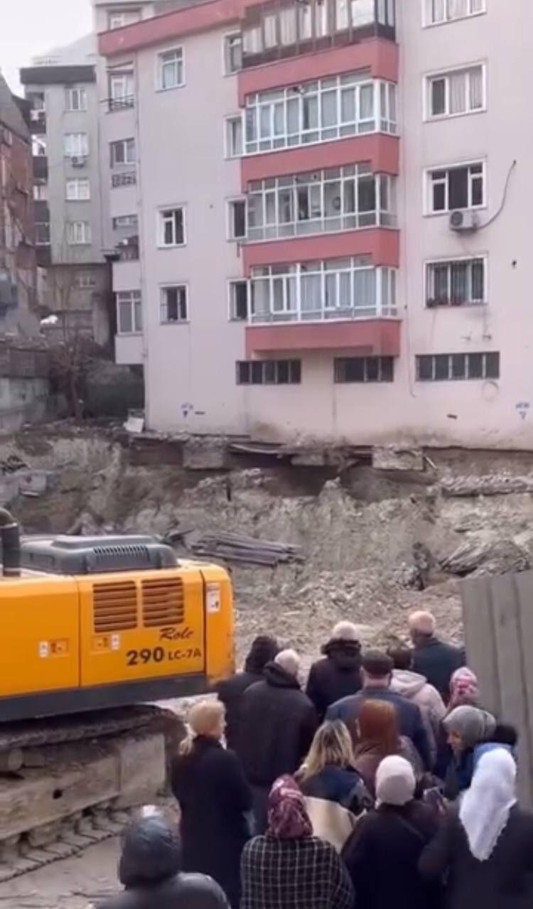 Bahçelievler’de temelinde kayma oluşan 4 katlı bina tahliye edildi