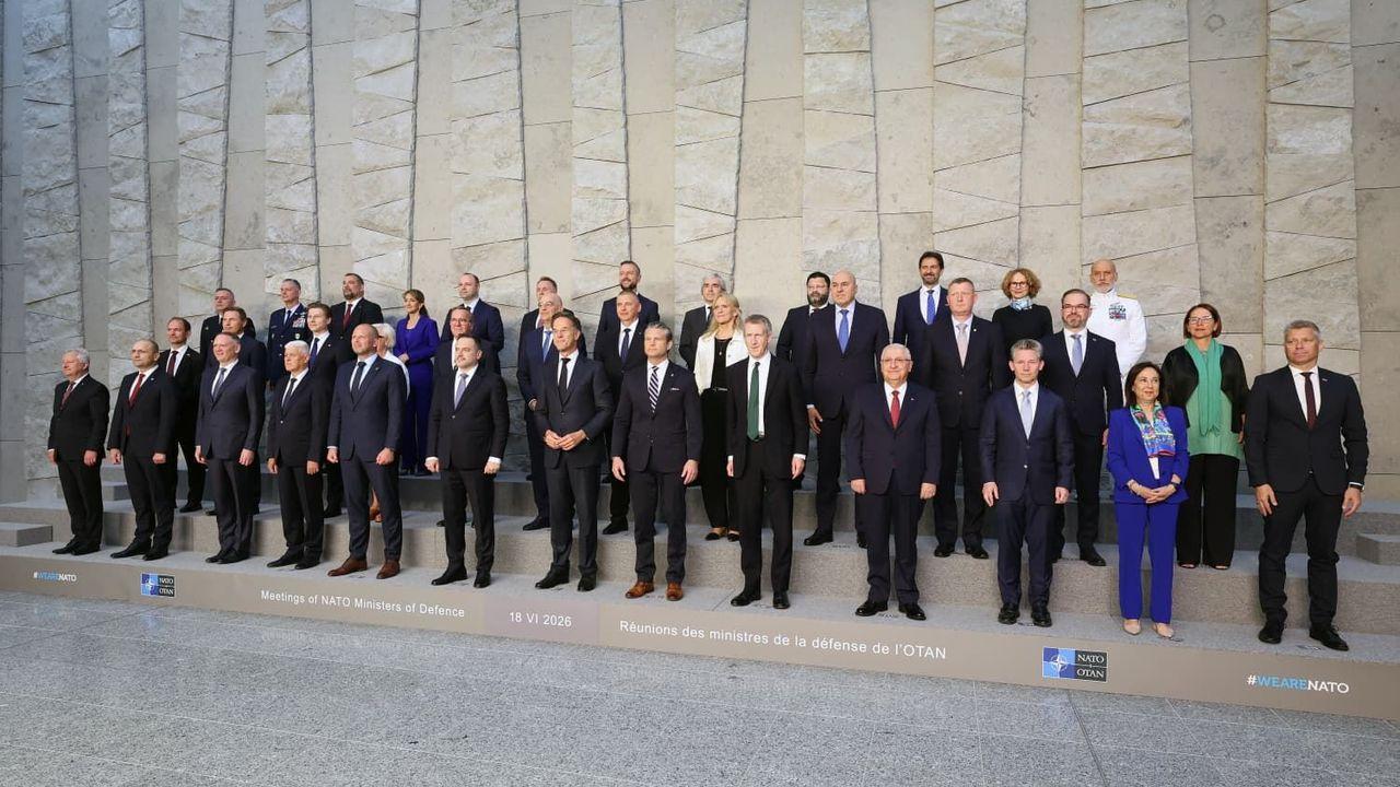 Bakan Güler, NATO Savunma Bakanları Toplantısı'nda aile fotoğrafına katıldı