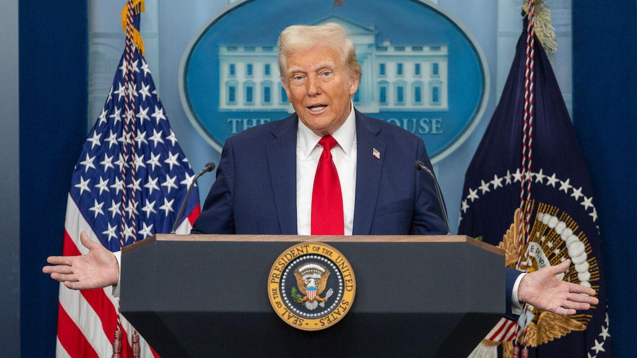 Trump'tan AB'ye 'tarife' uyarısı: Anlaşmaya uymaları için 4 Temmuz'a kadar süre verdi