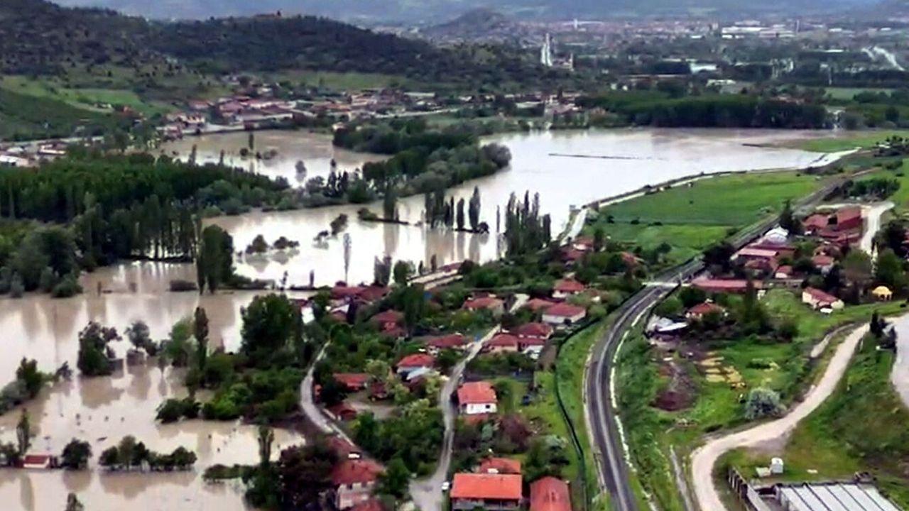 Tokat'ta sağanak sonrası su altında kalan tarım arazileri dronla görüntülendi