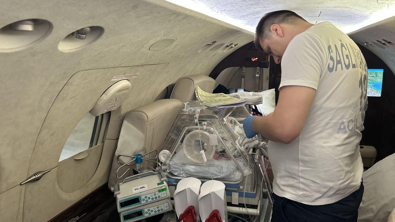 Çanakkale’de 54 günlük bebek, ambulans uçakla Ankara’ya sevk edildi
