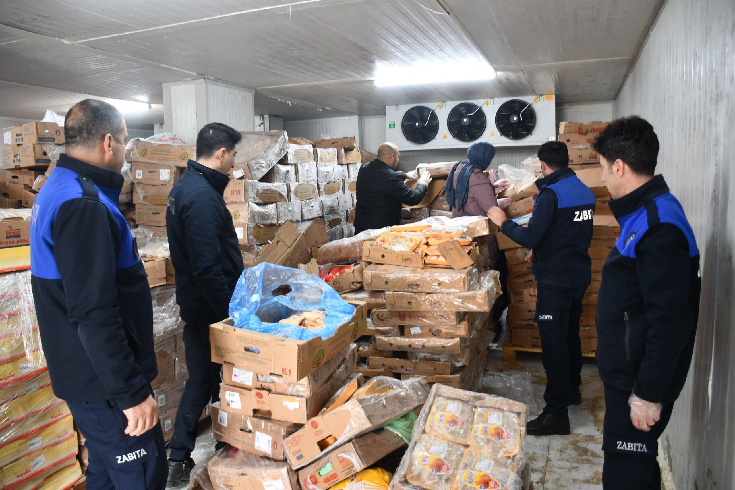 Şanlıurfa’da 50 ton bozuk tavuk eti ele geçirildi
