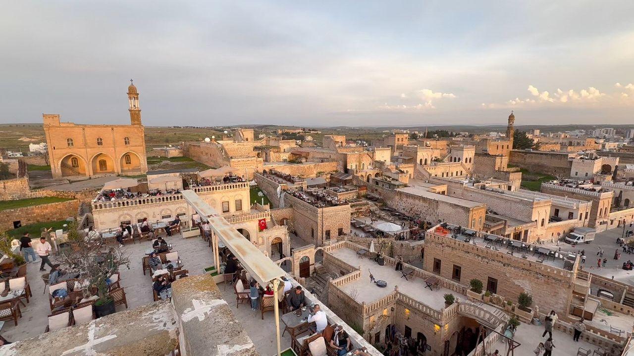 Midyat, 'Uzak Şehir' ile turizmde en yoğun dönemini yaşıyor