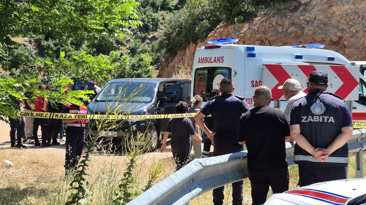 Park halindeki araçta ölü bulundular