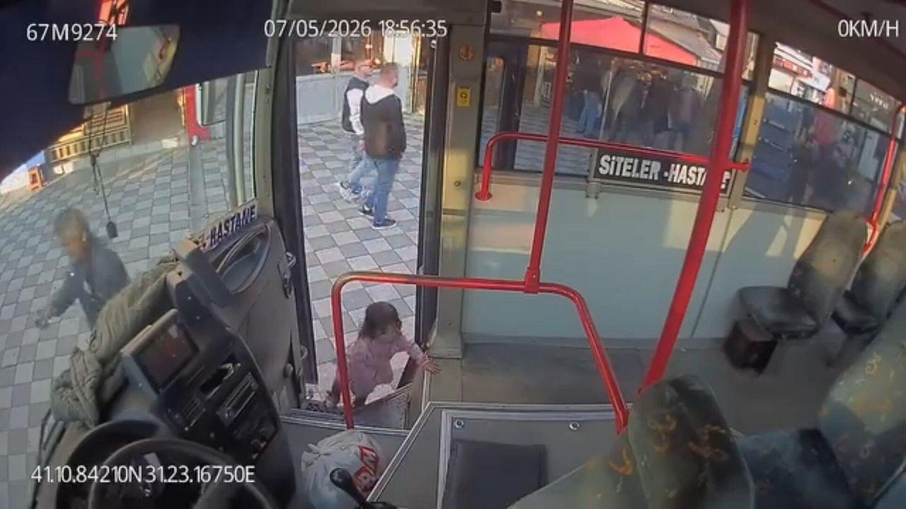 2 yaşındaki çocuk emekleyerek halk otobüsüne bindi
