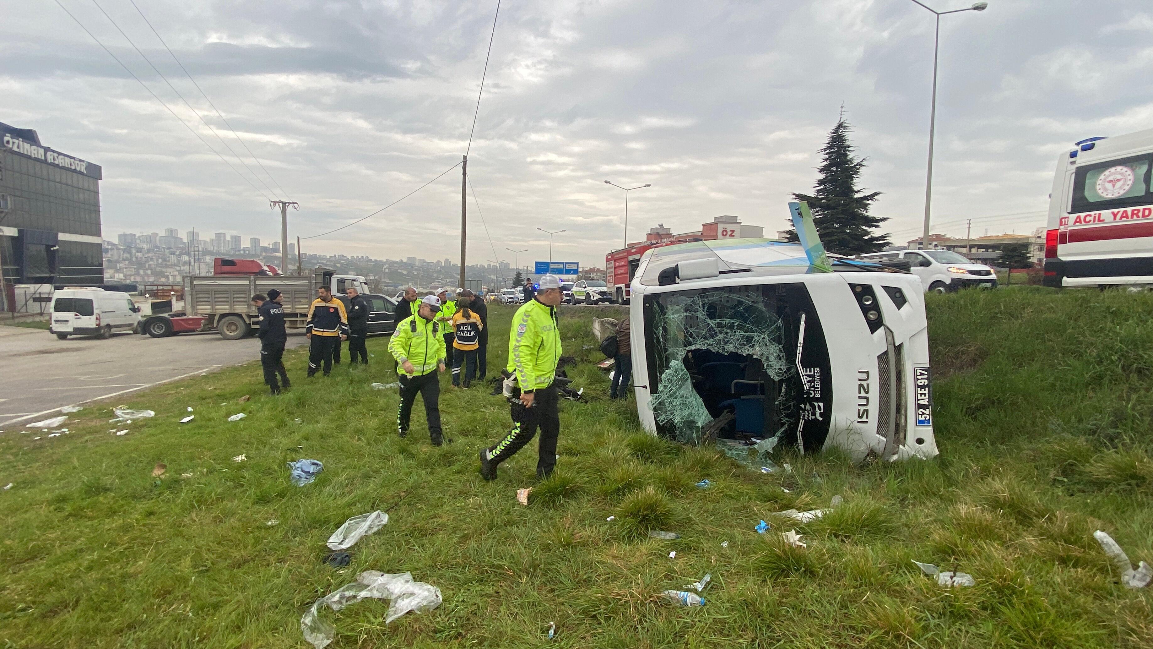 Samsun'da otobüs yan yattı: 9’u öğrenci, 11 yaralı