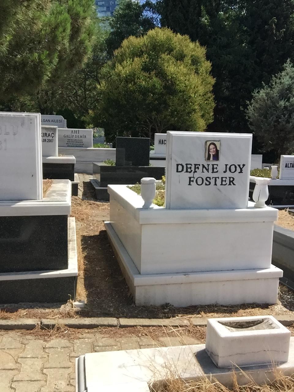 Nilgün Belgün'den Defne Joy Foster'a doğum günü anısı