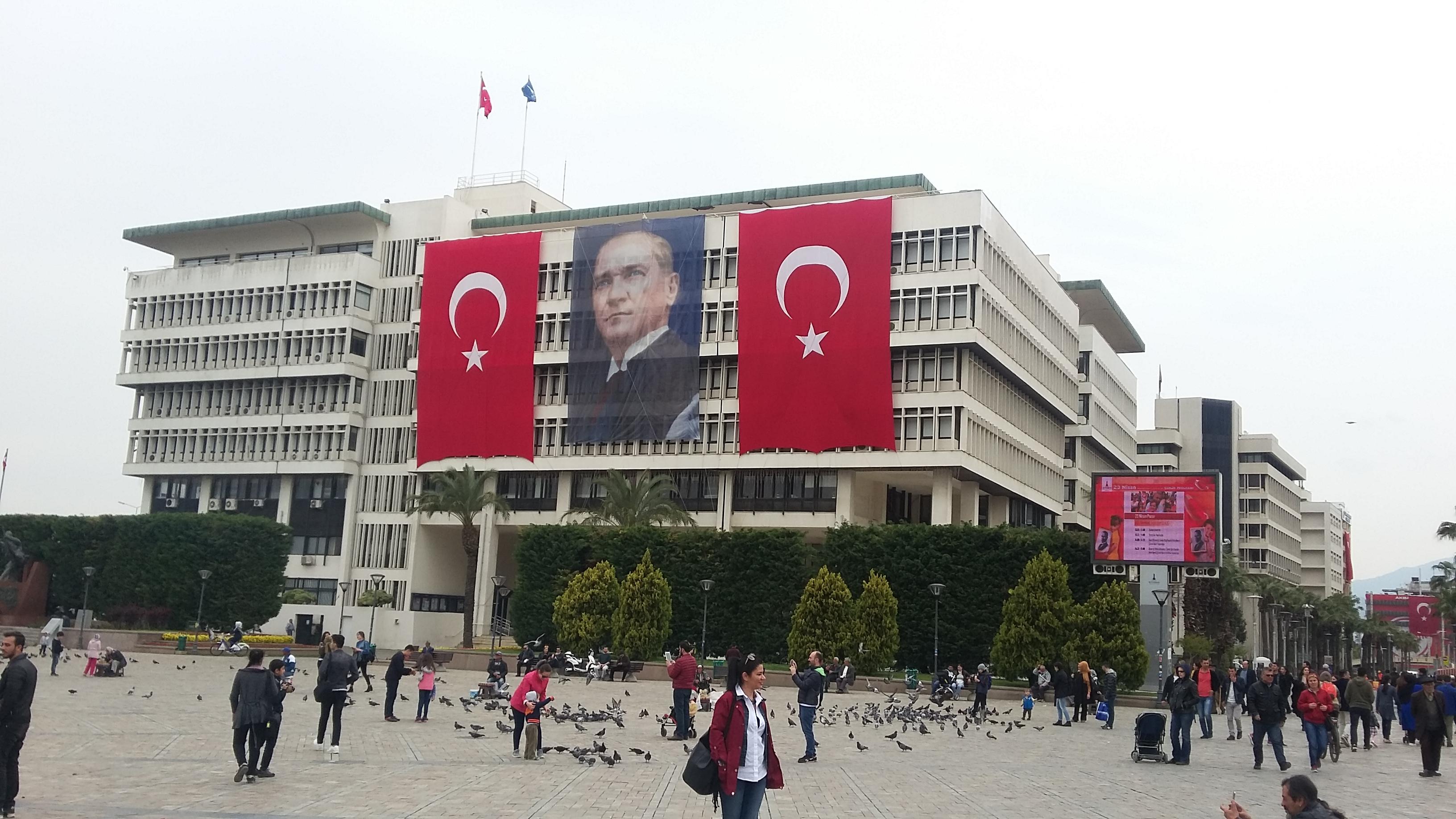 İzmir Büyükşehir Belediyesi soruşturmasında 2 tutuklama