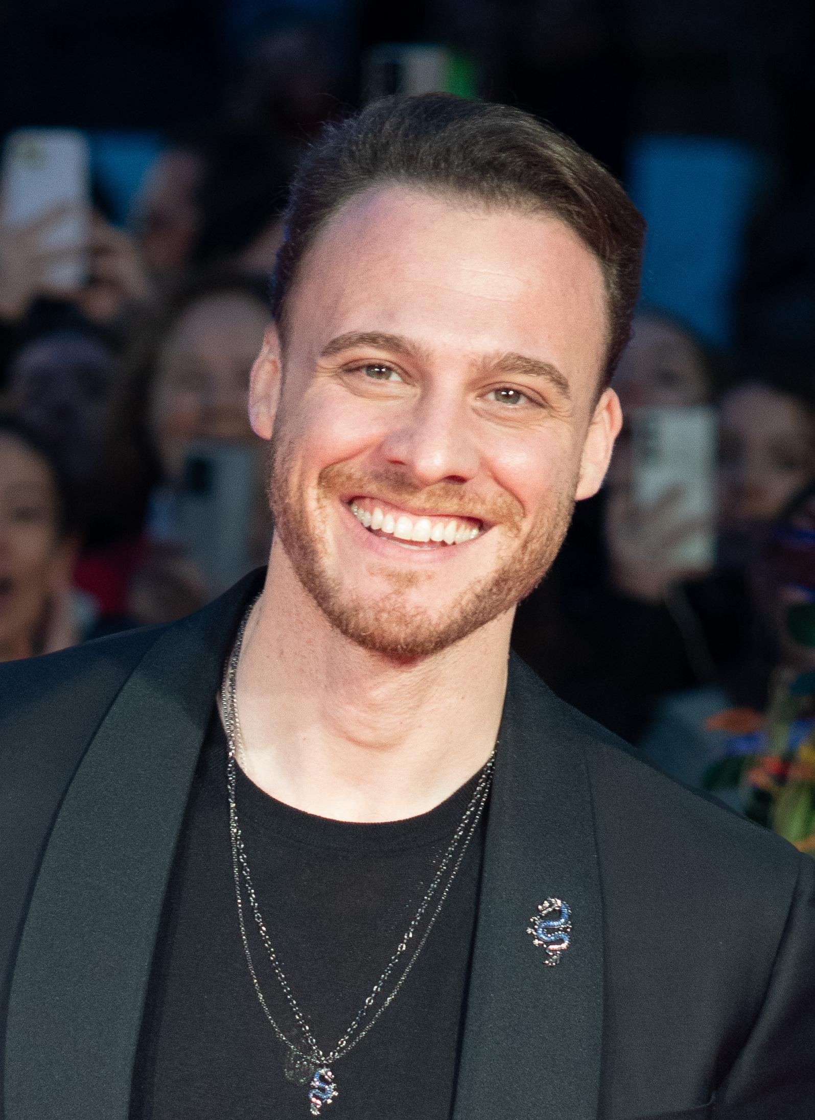 Kerem Bürsin boyun fıtığı ameliyatı oldu