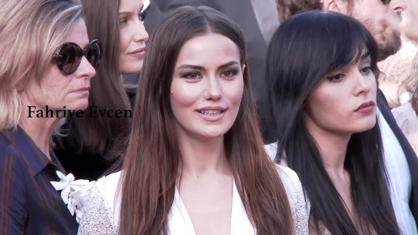 Fahriye Evcen Instagram paylaşımıyla beğeni topladı