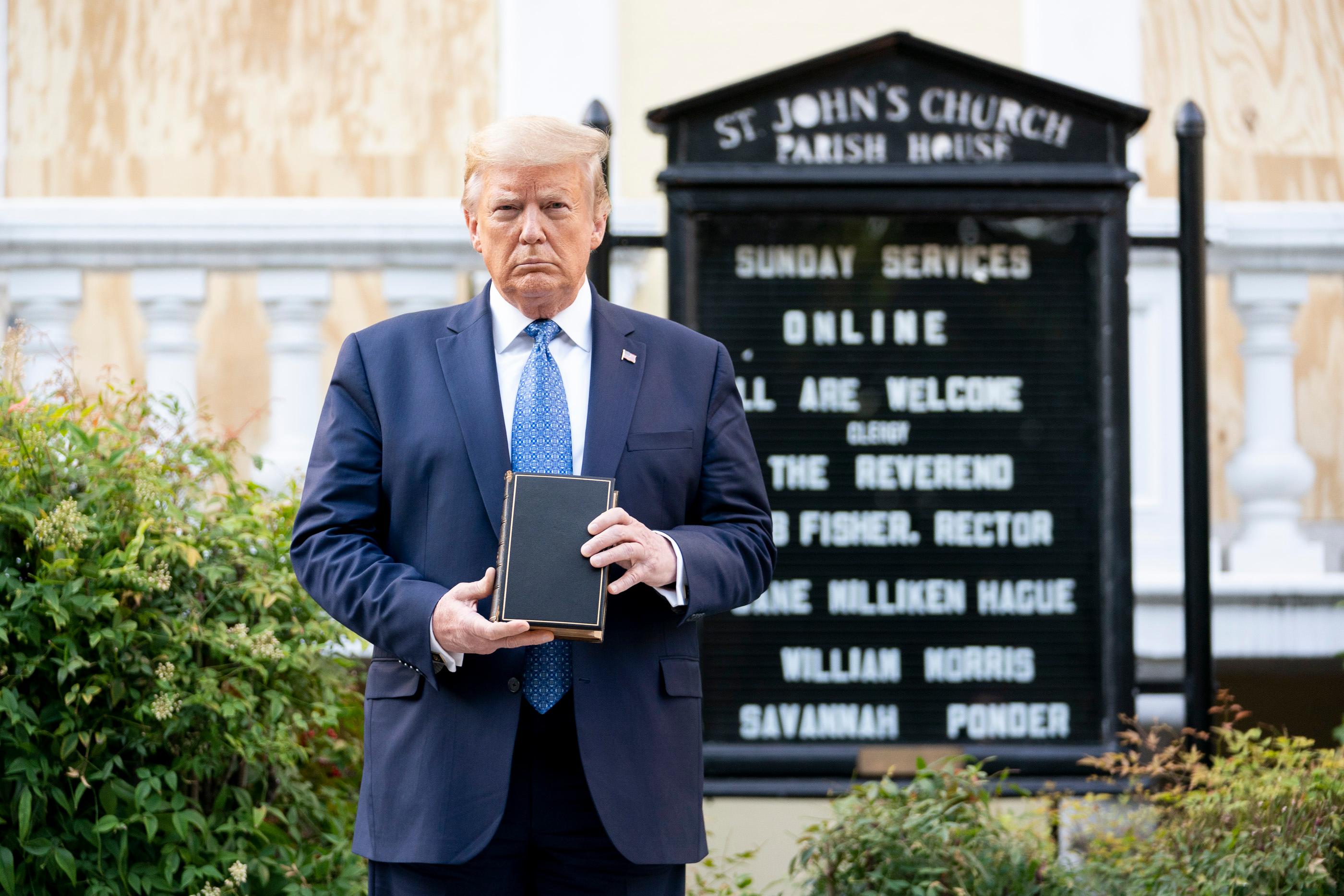 Trump İran'a Saldırıları Diplomasi İçin Durdurduğunu Açıkladı