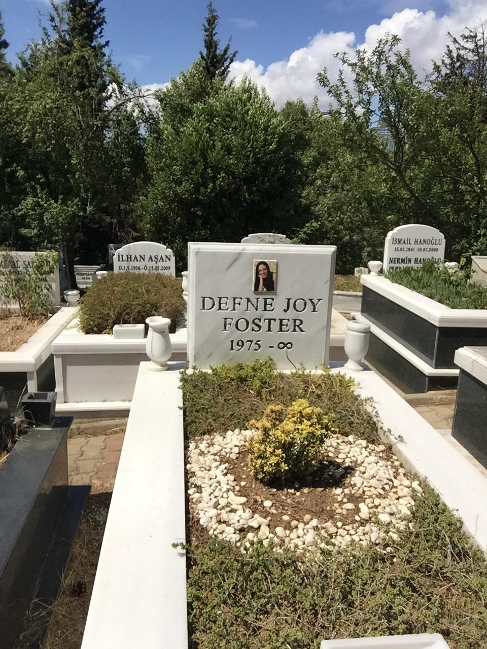 Nilgün Belgün'den Defne Joy Foster'a doğum günü anısı