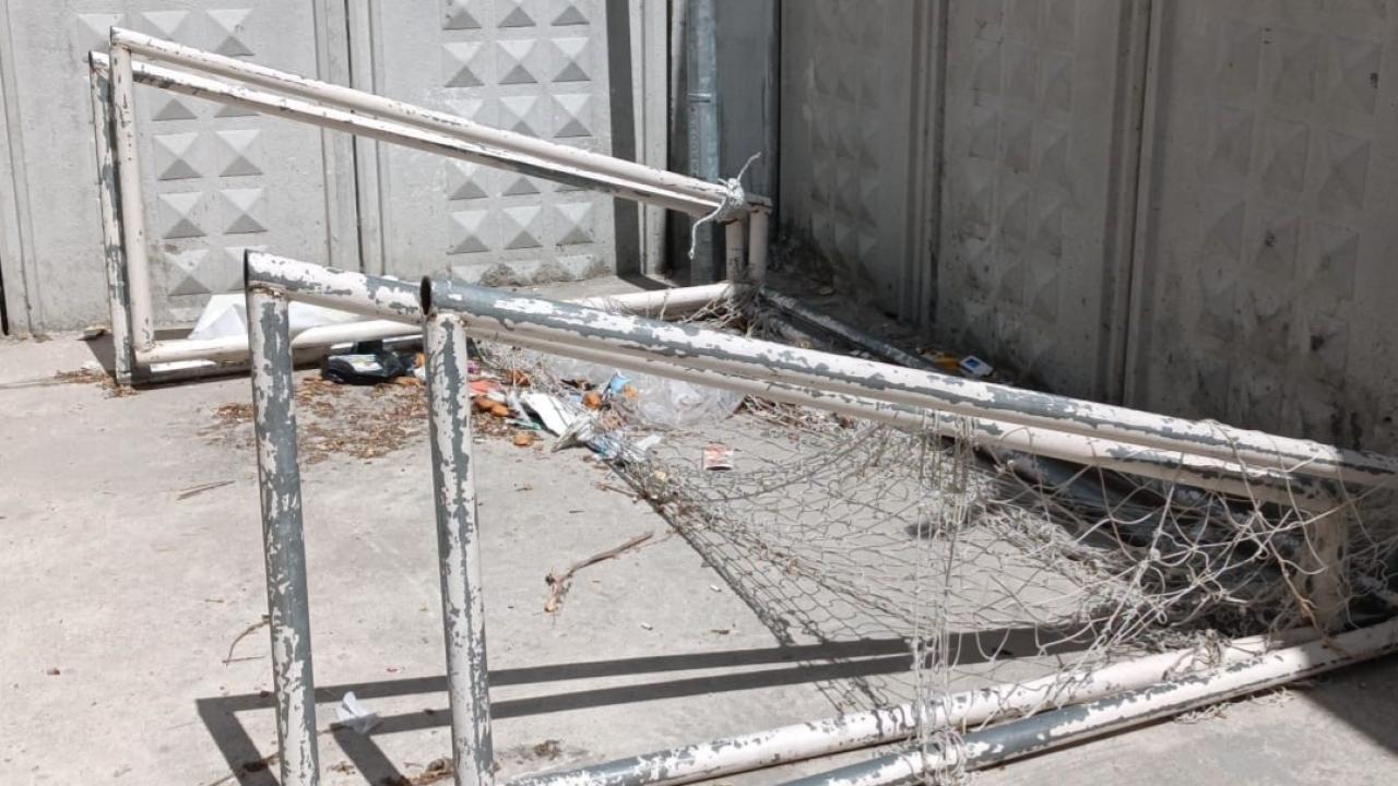 Arnavutköy'de 4 yaşındaki çocuğun üzerine kale direği devrildi