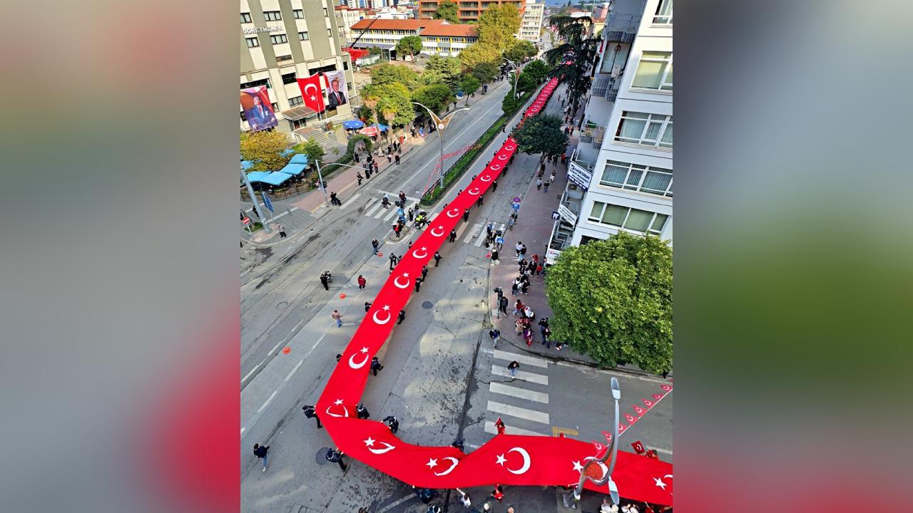 Samsun'da Cumhuriyet Bayramı 1919 metrelik bayrakla kutlandı