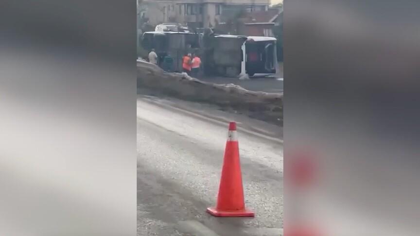 Büyükçekmece'de servis otobüsü devrildi: 15 yaralı