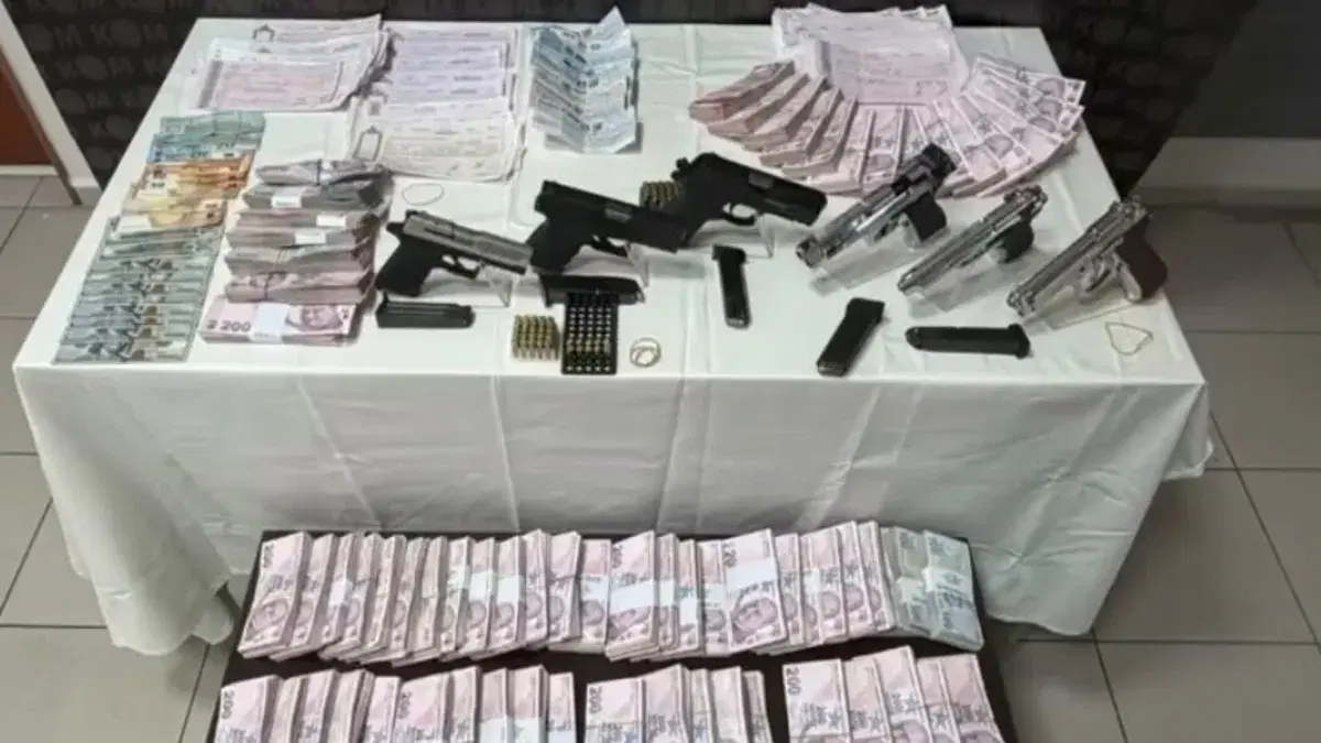İzmir Otokent'te tefecilik operasyonu: 10 gözaltı, 2 milyon lira ele geçirildi