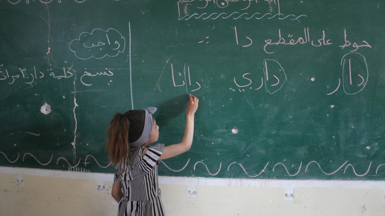Gazze'de 541 bin öğrenci yaklaşık 3 yıl sonra eğitime döndü