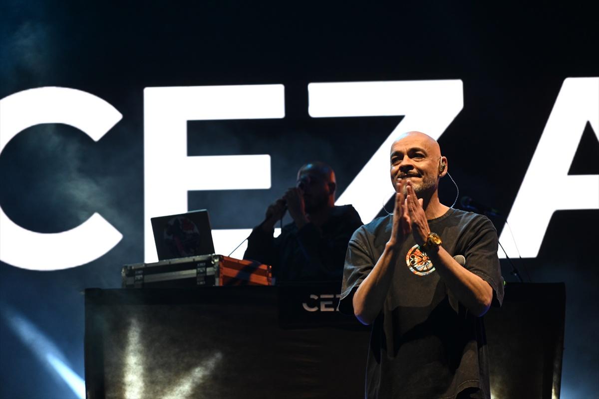 Ceza, Kadirli'de 29 Ekim konserinde sahne aldı