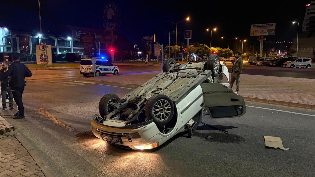 Kayseri'de kamyon-otomobil çarpışması: Araç takla attı