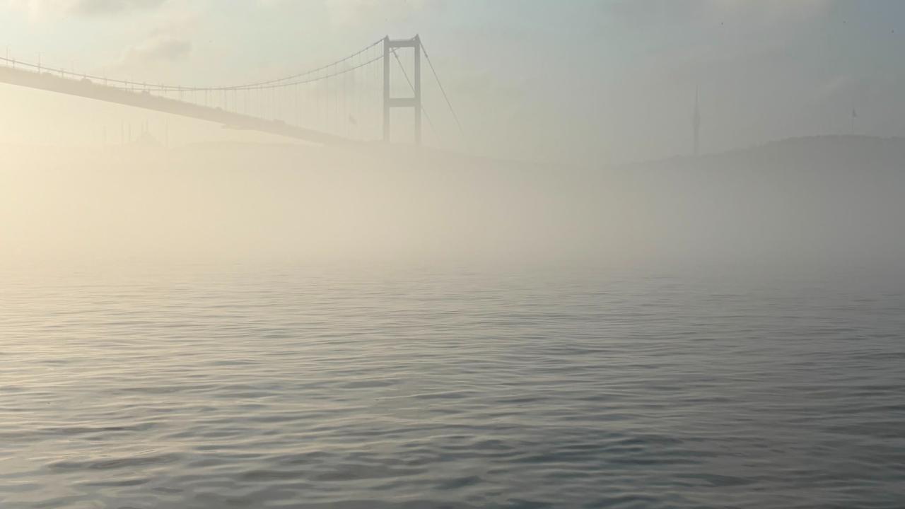 İstanbul'da Yoğun Sis Ulaşımı Felç Etti
