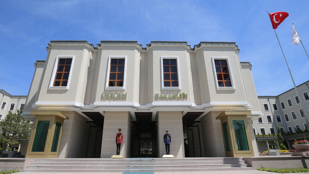 İçişleri Bakanlığı 5 belediye başkanını görevden uzaklaştırdı