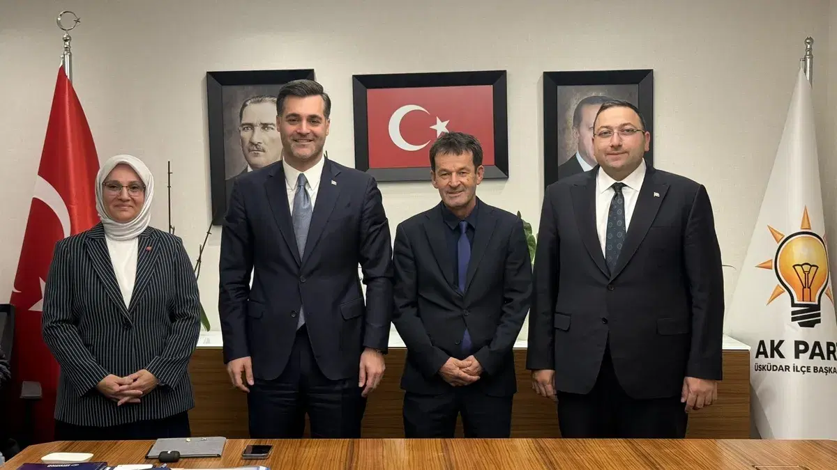 Üsküdar'da CHP'li meclis üyesi AK Parti'ye geçti